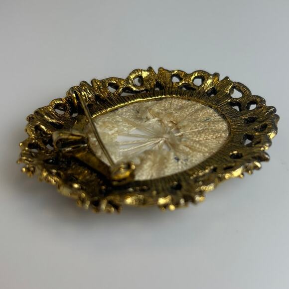 Brooch Pendant Vintage Floral Handmade Needlepoint Embroidered Gold Tone - Picture 3 of 3